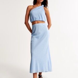 Abercrombie & Fitch Blue Crinkled Maxi Skirt